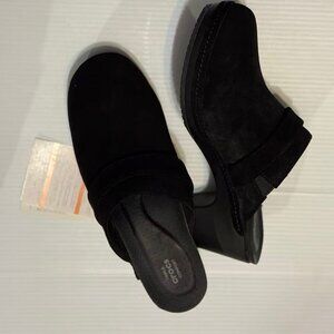Crocs Women's  Sarah Black Suede Comfort Slip On Heeled Clog Mule US7